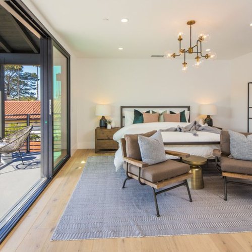 Solana Beach home with light hardwood floors